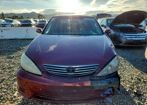 2005 Toyota Camry Le z USA, uszkodzony, nr VIN 4T1BE32KX5U055271